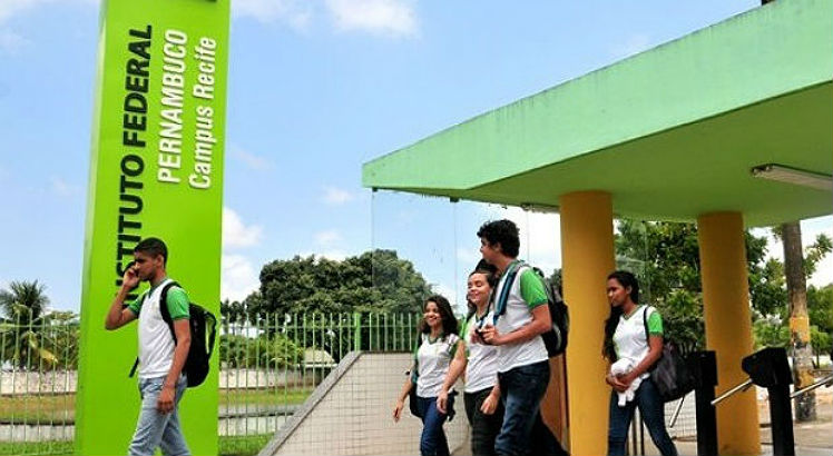 Leia mais sobre o artigo Vestibular do IFPE selecionará alunos por desempenho escolar