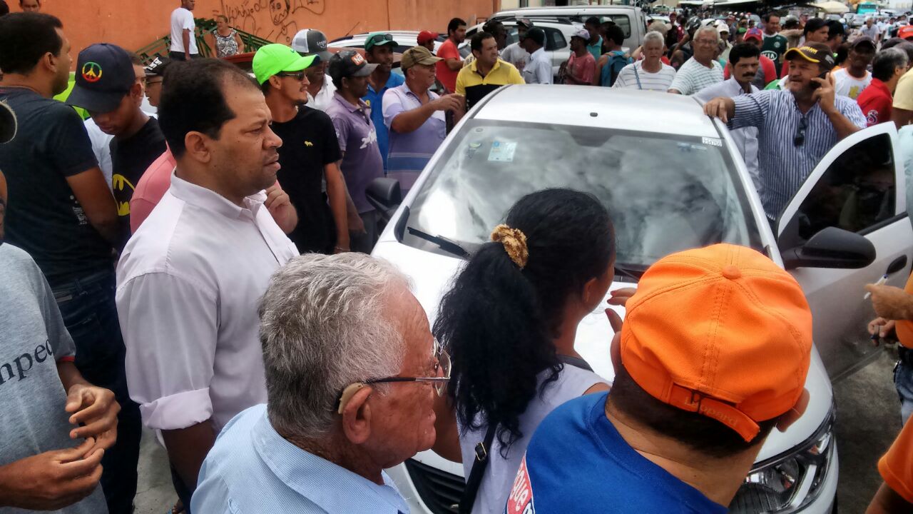 Leia mais sobre o artigo Troca de tiros no centro de Arcoverde termina com assaltante baleado