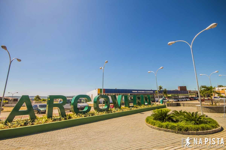 Leia mais sobre o artigo Trio armado assalta joalheria em Arcoverde