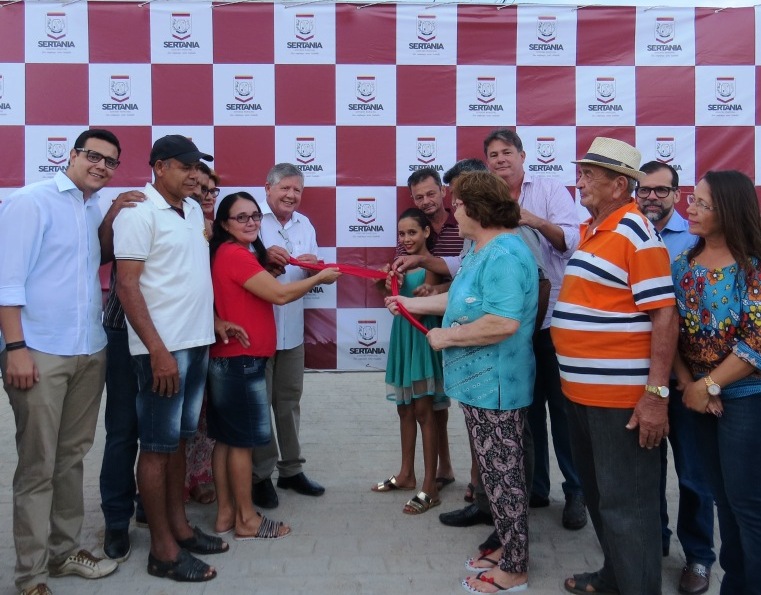 Leia mais sobre o artigo Ângelo Ferreira inaugura obra e comenta investimentos em Sertânia