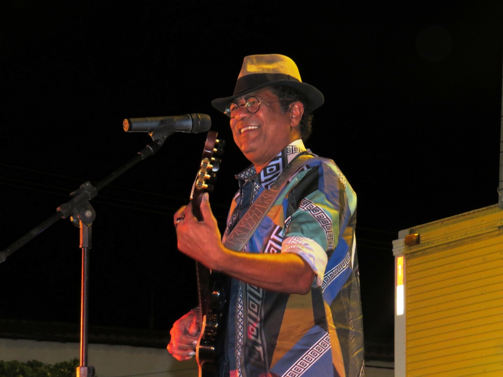Leia mais sobre o artigo Maciel Melo encerra segunda noite de Jornada Cultural em Sertânia com grandes sucessos
