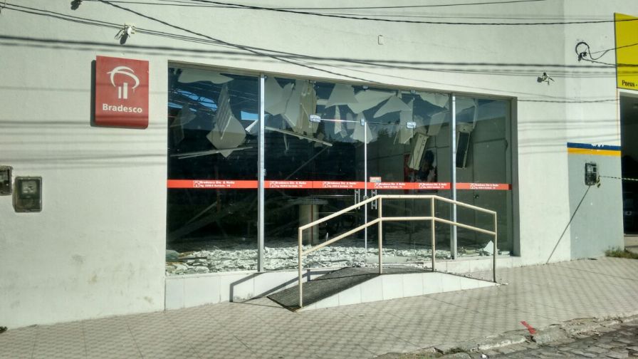 Leia mais sobre o artigo Violência: Quadrilha explode Bradesco de Sertânia