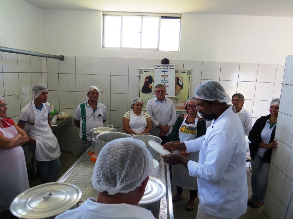 Leia mais sobre o artigo Curso de queijos de leite de cabra faz sucesso, em Sertânia