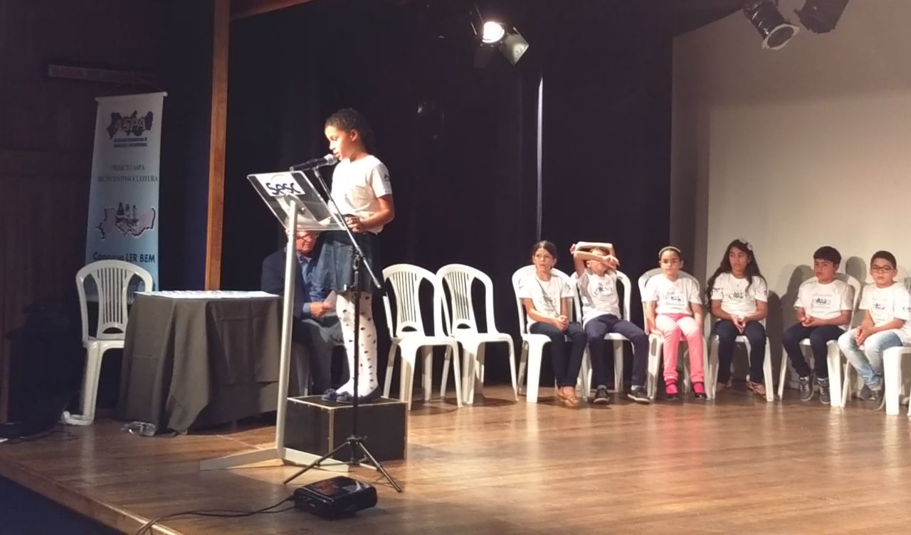 Leia mais sobre o artigo Aluna sertaniense participa de semifinal de concurso de leitura