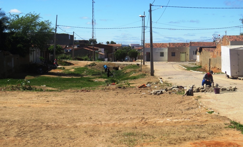 Leia mais sobre o artigo Em Sertânia, nesta quarta, foi iniciado mutirão de limpeza