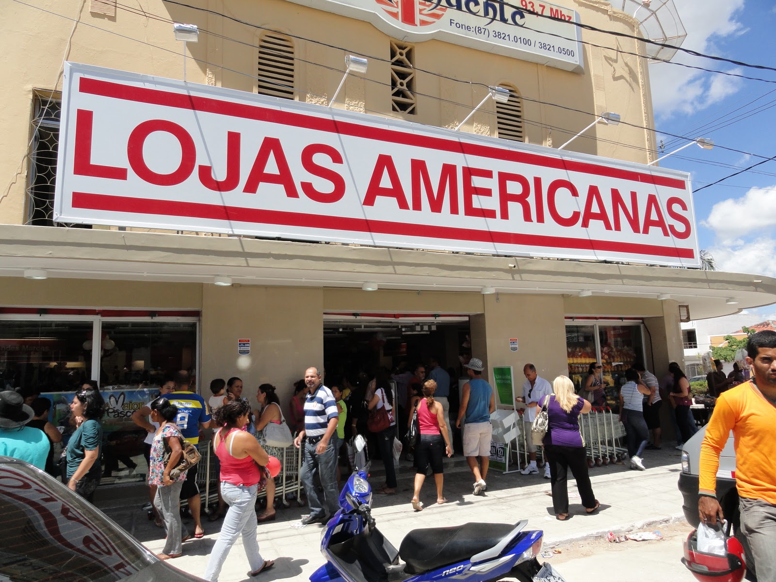 Leia mais sobre o artigo Dupla invade e rouba 150 celulares de Lojas Americanas em Arcoverde