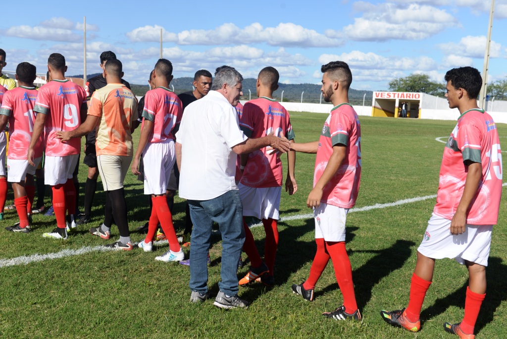 Leia mais sobre o artigo Jogo da Seleção de Sertânia terá transmissão ao vivo, neste domingo (27)