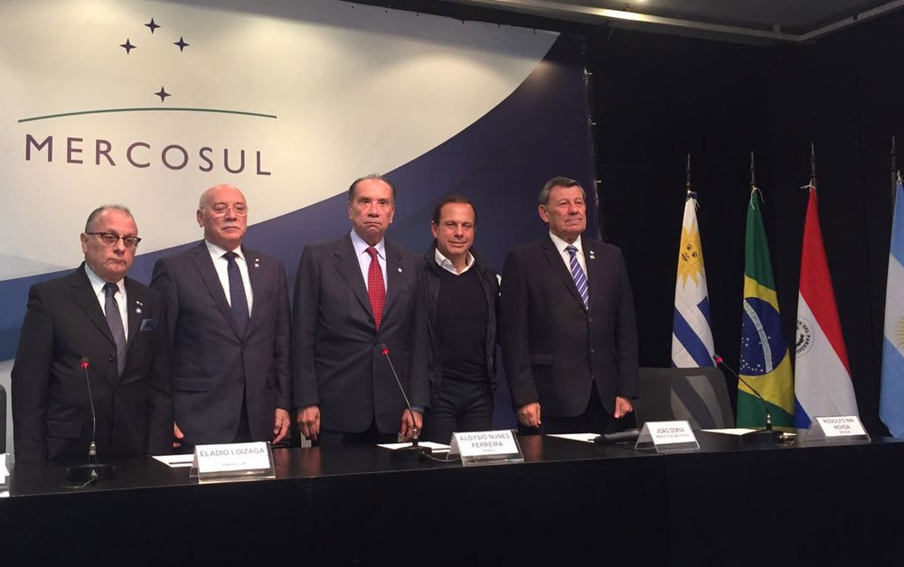 Leia mais sobre o artigo Mercosul suspende direitos políticos da Venezuela por ‘ruptura da ordem democrática’