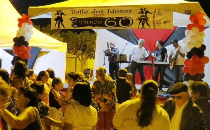 Leia mais sobre o artigo Idosos participam de Baile, em Sertânia