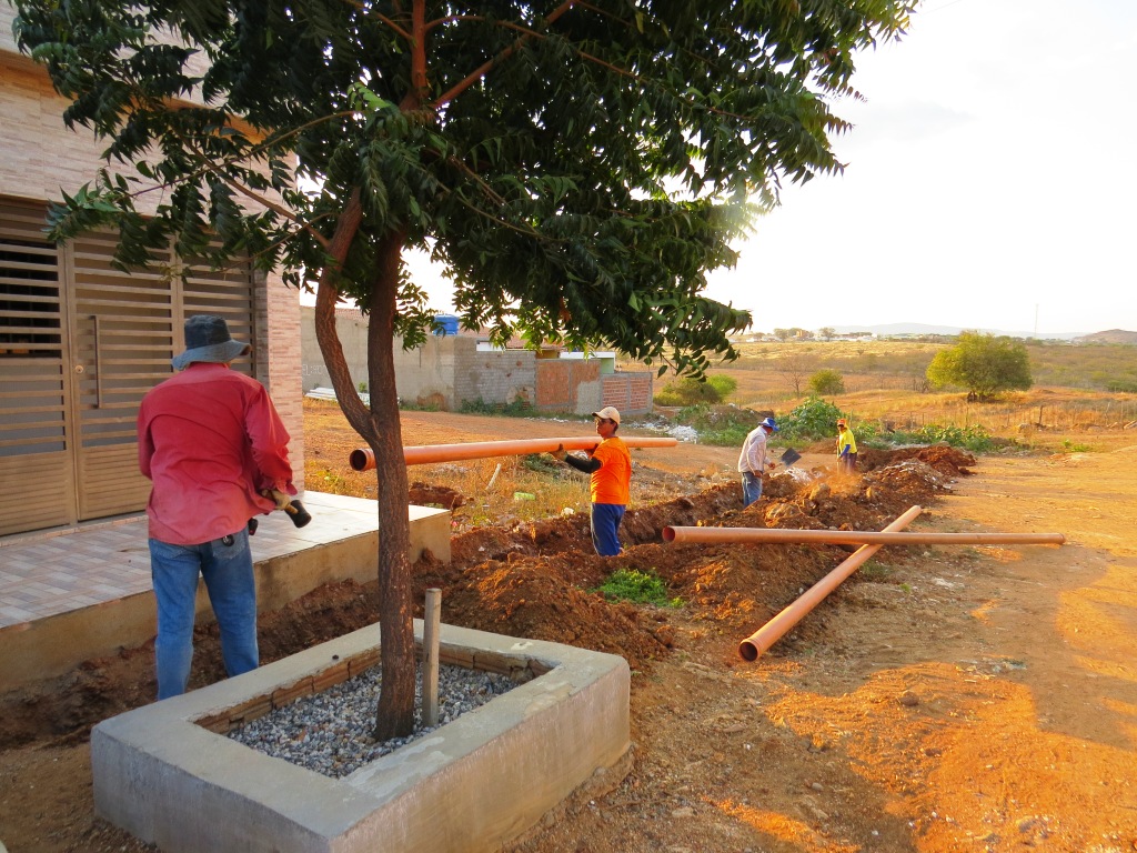 Leia mais sobre o artigo Governo Municipal implanta sistema de esgoto em comunidade de Sertânia