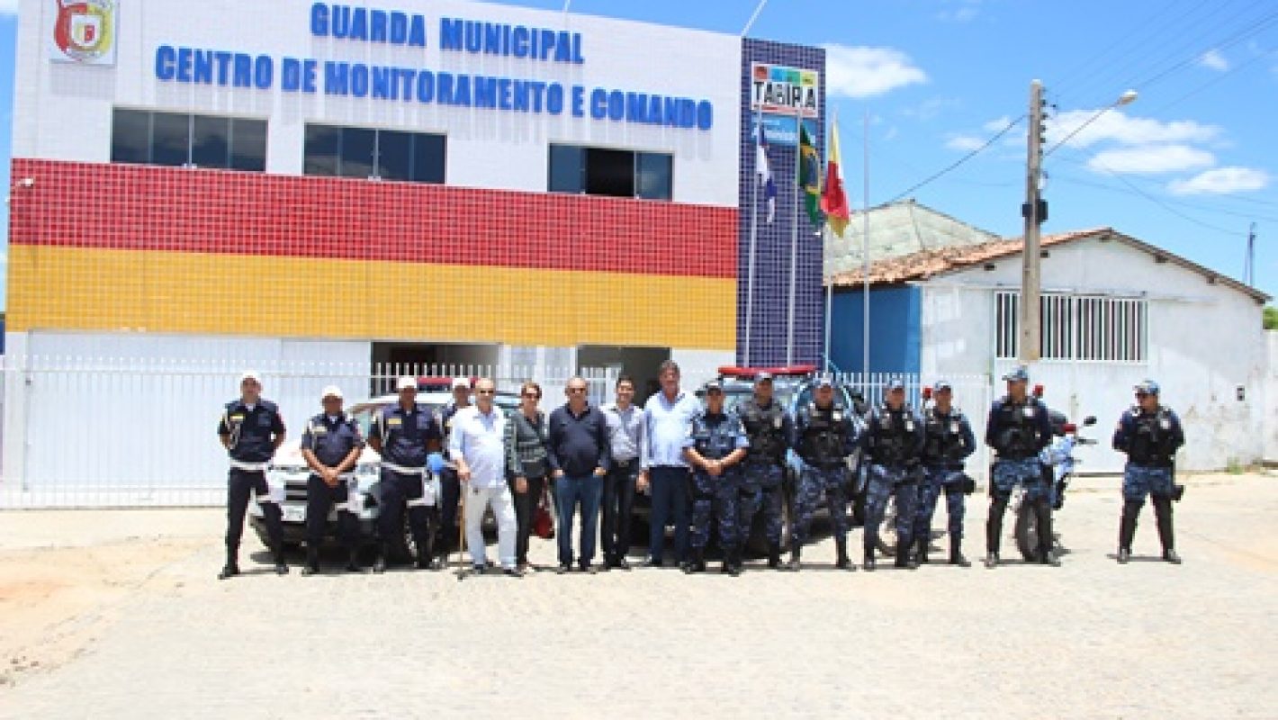 Leia mais sobre o artigo Vereador Antônio Henrique (Fiapo) conhece Guarda Municipal de Tabira