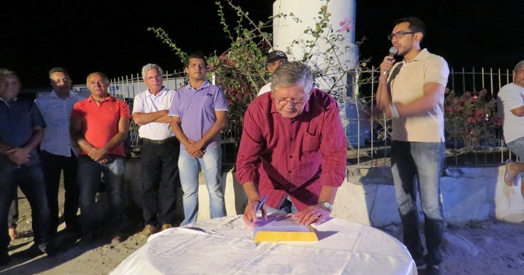 Leia mais sobre o artigo Ângelo Ferreira assina ordem de serviço para pavimentação de rua em Cruzeiro do NE