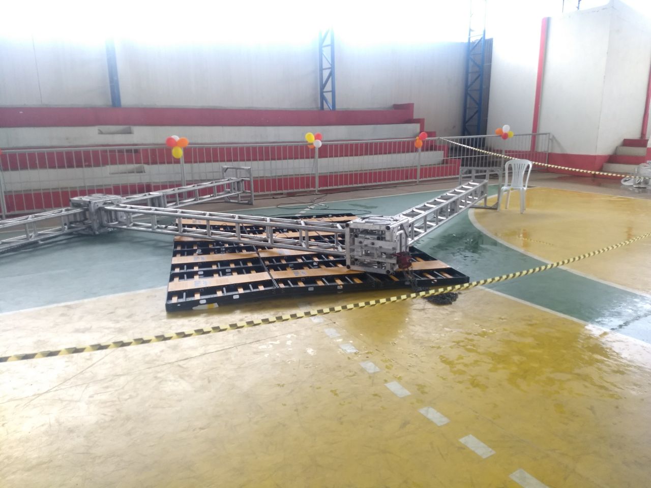 Leia mais sobre o artigo Estrutura de evento desaba e mata uma pessoa em Sertânia