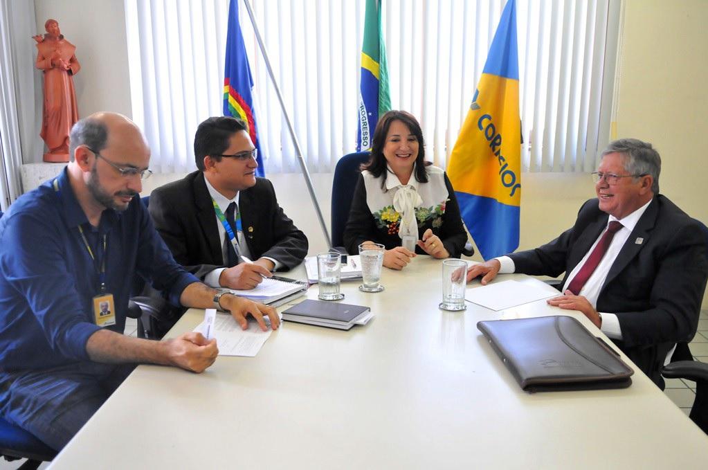 Leia mais sobre o artigo Ângelo Ferreira se reúne com superintendência dos Correios, no Recife