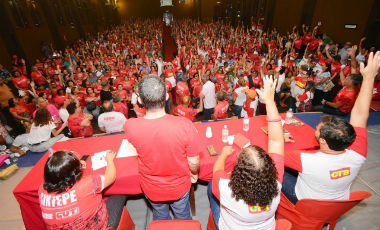 Leia mais sobre o artigo Trabalhadores em Educação aprovam acordo com Governo do Estado