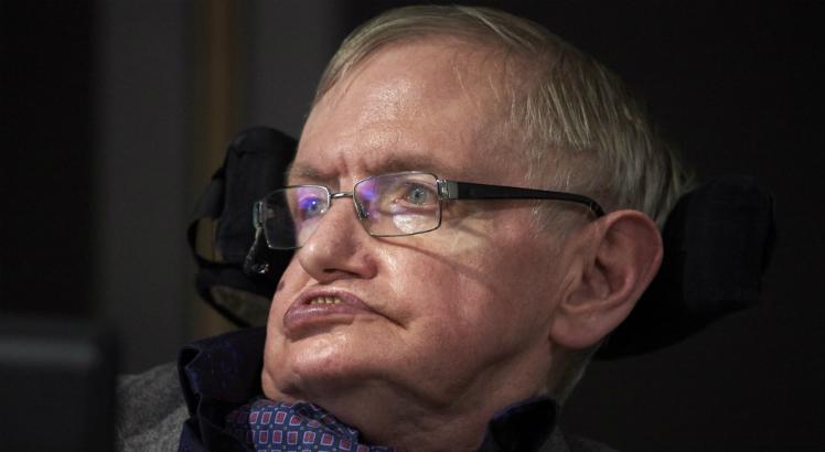 Leia mais sobre o artigo Físico britânico Stephen Hawking morre aos 76 anos