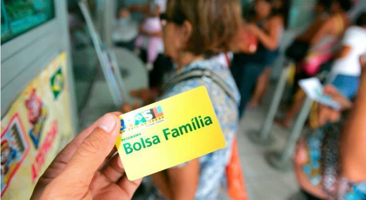Leia mais sobre o artigo Planalto anuncia aumento do Bolsa Família no dia 1º de maio