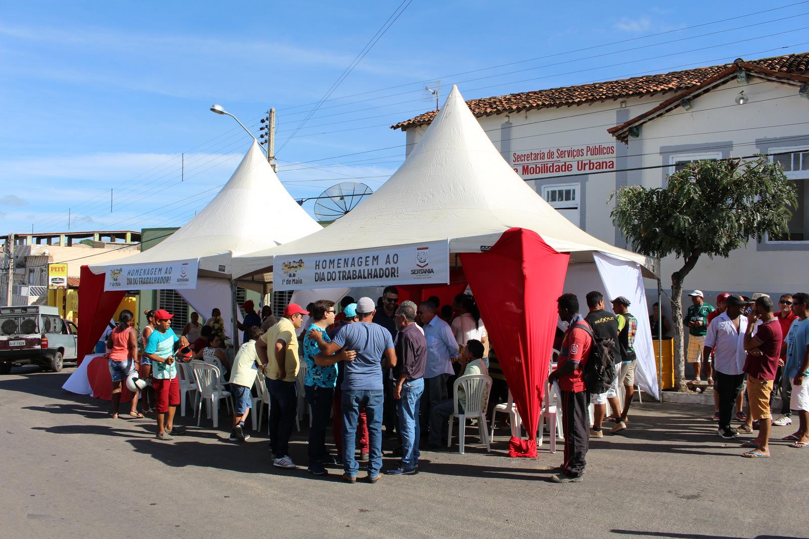 Leia mais sobre o artigo Prefeitura de Sertânia realiza homenagem pelo Dia do Trabalhador