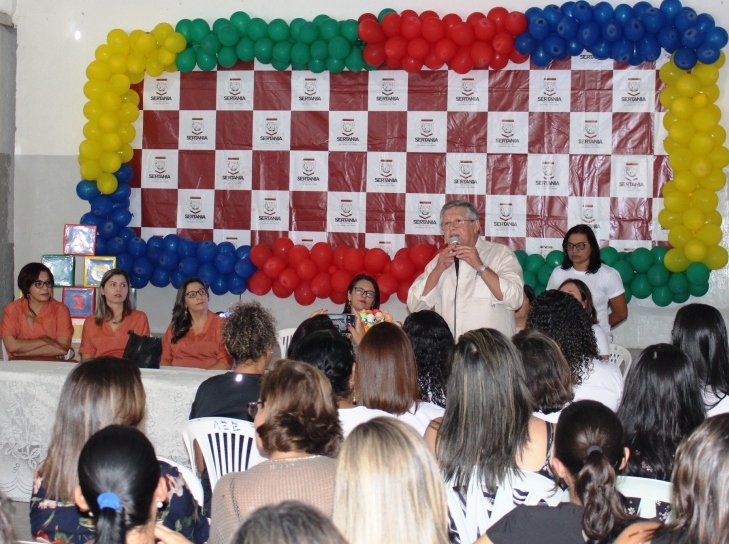 Leia mais sobre o artigo Prefeito marca presença em capacitação da Educação