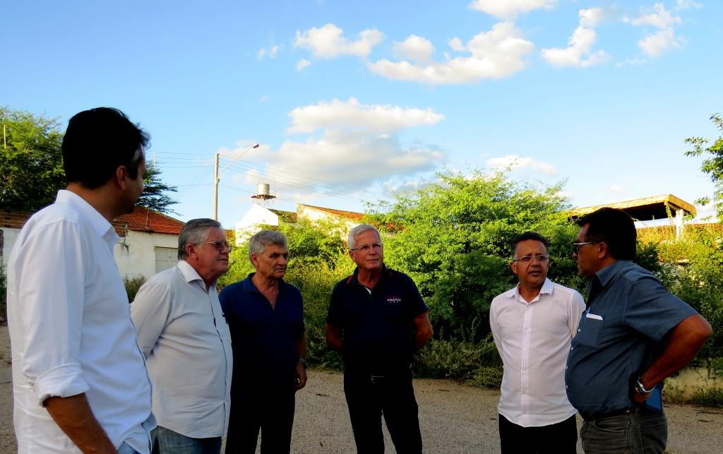 Leia mais sobre o artigo Convênios com DER cedem máquinas para Sertânia