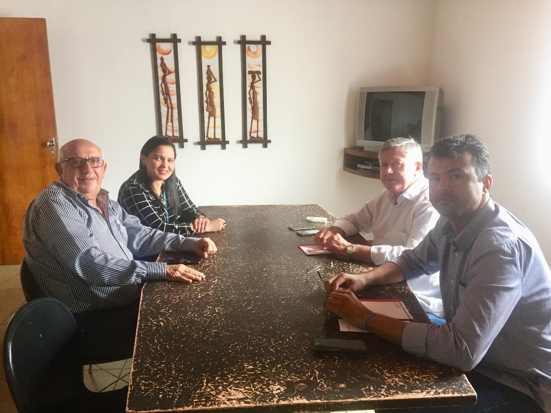 Leia mais sobre o artigo Prefeito de Sertânia se reúne com representantes do Sicoob