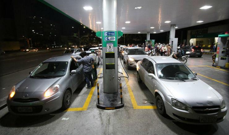 Leia mais sobre o artigo Postos de combustíveis com preços abusivos em Pernambuco serão investigados