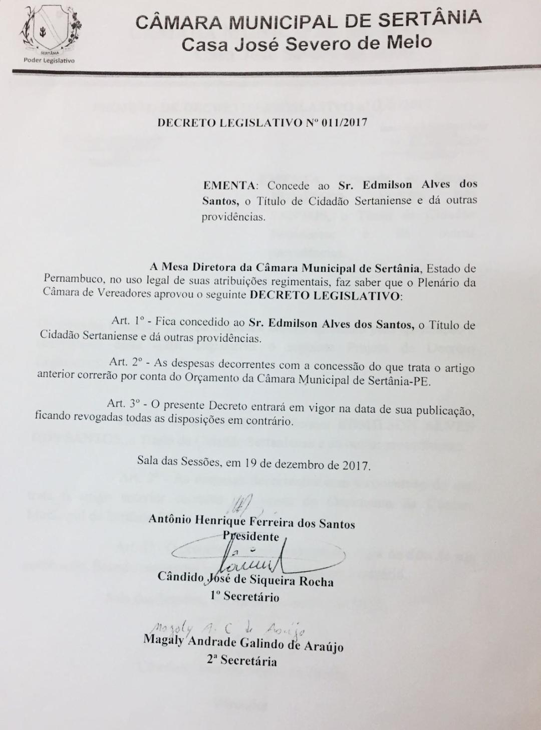 Leia mais sobre o artigo Sessão solene concede título de Cidadão Sertaniense em Algodões