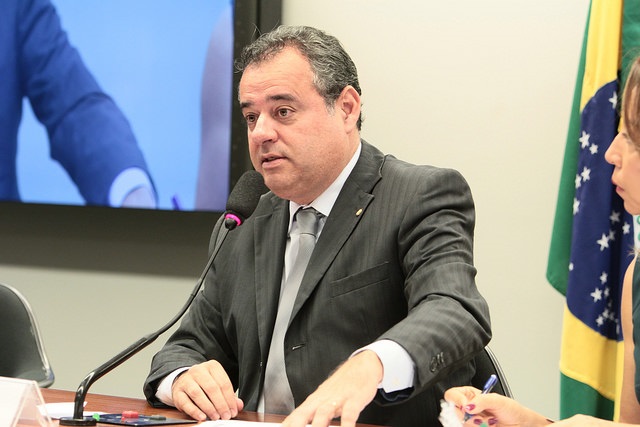 Leia mais sobre o artigo Danilo Cabral busca cancelar corte de R$ 1 bilhão no MEC