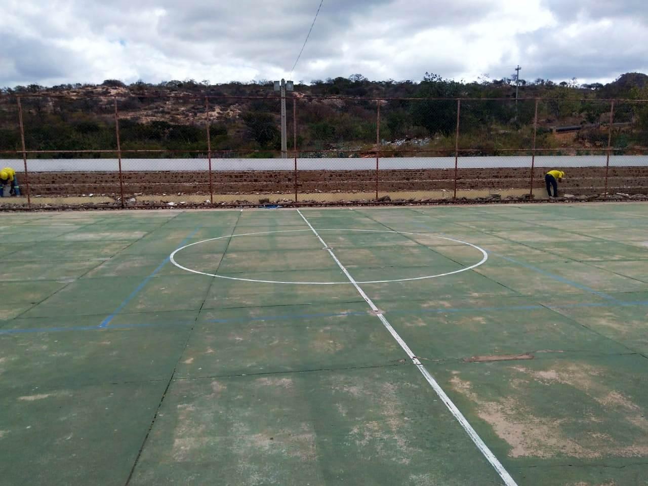 Leia mais sobre o artigo Prefeitura de Sertânia inicia reforma de quadra em Moderna