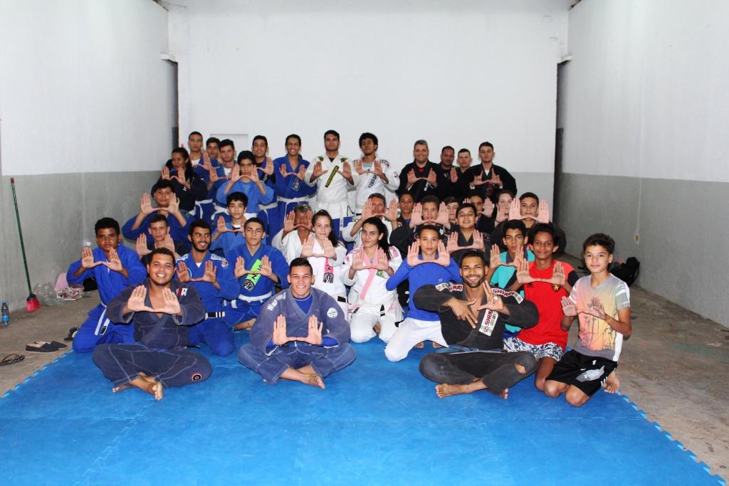 Leia mais sobre o artigo Aulão gratuito de artes marciais em Sertânia reuniu jovens na última quarta (1°)