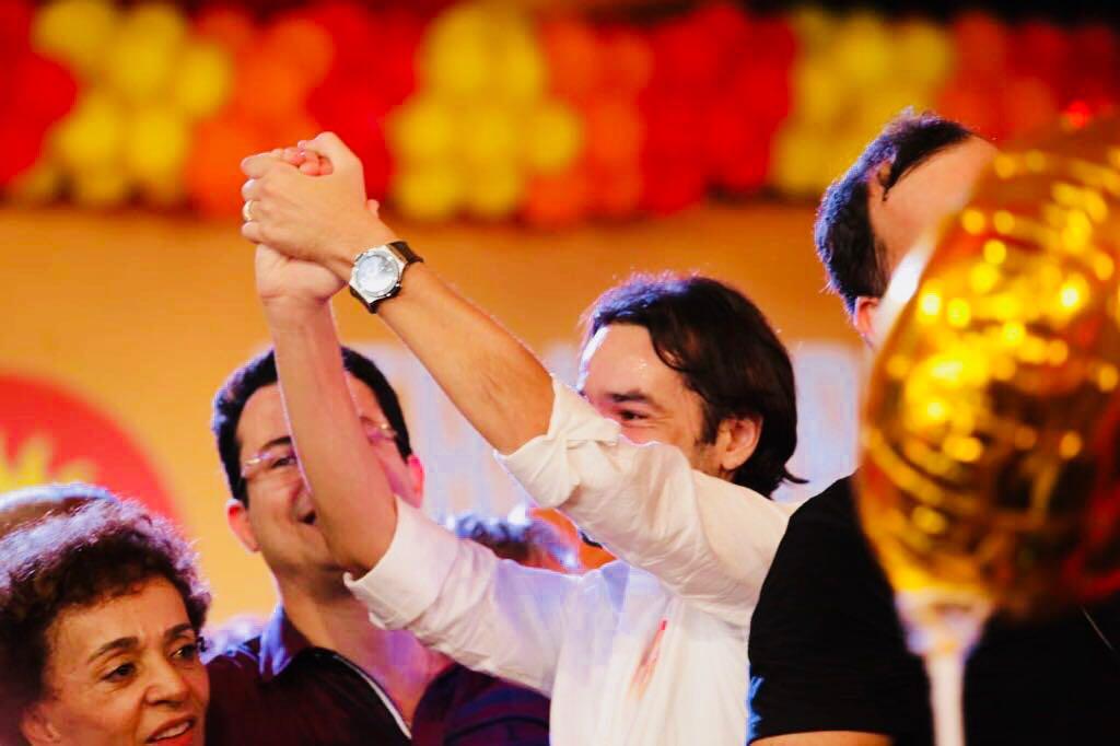 Leia mais sobre o artigo Diogo Moraes participa ao lado de Paulo Câmara da convenção do PSB