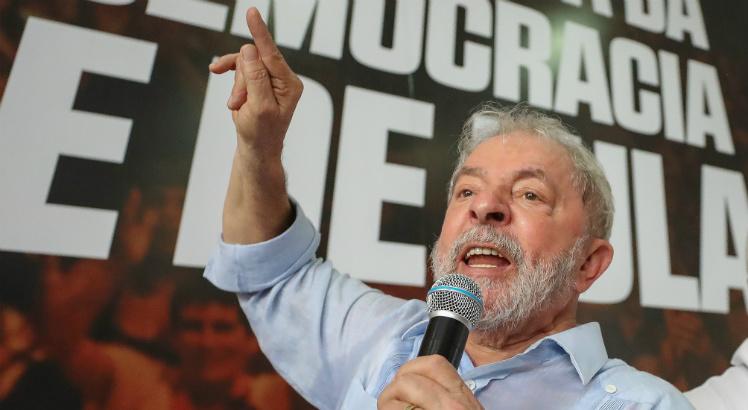 Leia mais sobre o artigo Lula diz estar disposto a conversar com Ciro Gomes sobre eleição