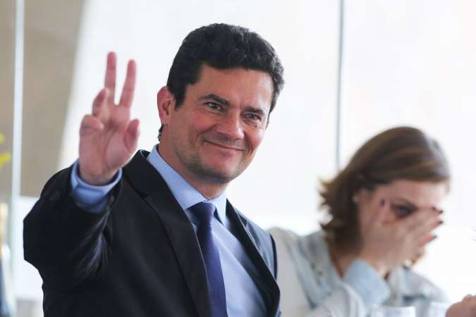 Leia mais sobre o artigo SERGIO MORO ENTREGA O CARGO E ACUSA BOLSONARO DE INTERFERÊNCIA POLÍTICA NA POLÍCIA FEDERAL