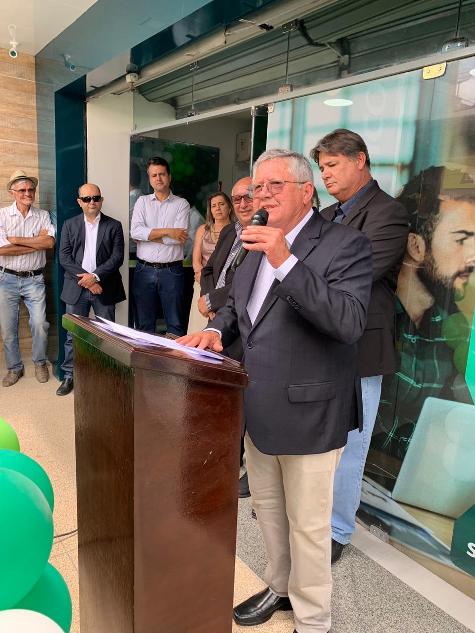 Leia mais sobre o artigo Prefeito Ângelo Ferreira participa de inauguração do Sicoob em Sertânia