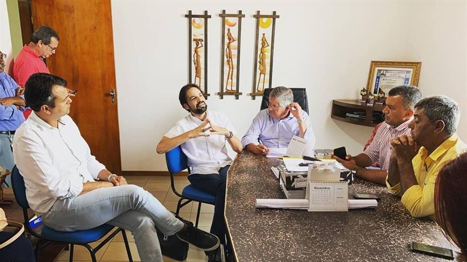 Leia mais sobre o artigo Prefeito de Sertânia articula distrito industrial com deputado Diogo Moraes