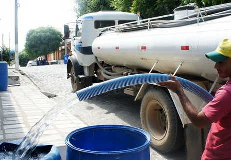 Leia mais sobre o artigo Por falta de dinheiro, fornecimento de água a cidades no Nordeste deve ser interrompido