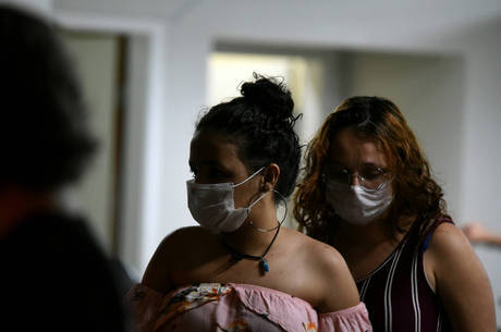 Leia mais sobre o artigo Taxa de contágio da Covid-19 volta a subir em Pernambuco e Sertão regista altos índices