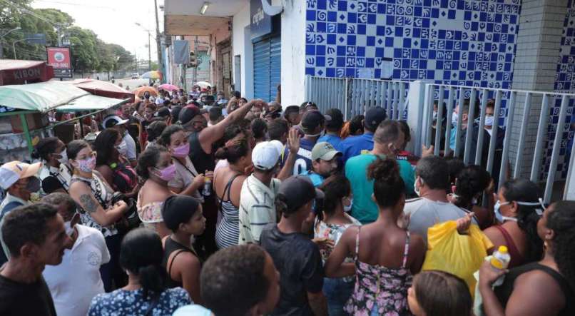 Leia mais sobre o artigo Governo de Pernambuco terá que dar apoio à Caixa na organização na rua das filas do auxílio emergencial