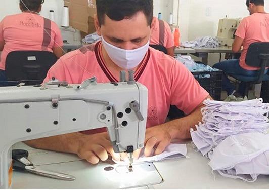 Leia mais sobre o artigo Fábricas de confecção fornecem 300 mil máscaras de tecido a ações do Governo de Pernambuco para combateà Covid-19