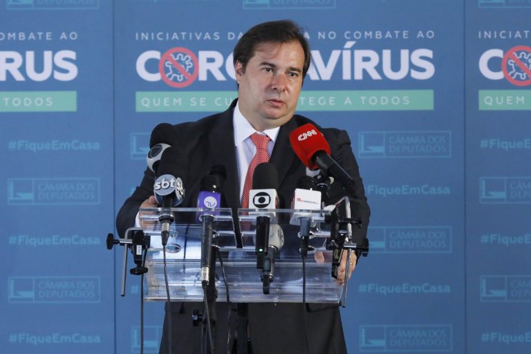 Leia mais sobre o artigo Este país tem jeito? Rodrigo Maia não mexe em truques que enchem os bolsos dos deputados