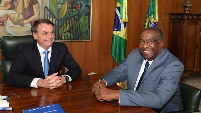 Leia mais sobre o artigo Antes mesmo de ser empossado, Decotelli deixa Ministério da Educação