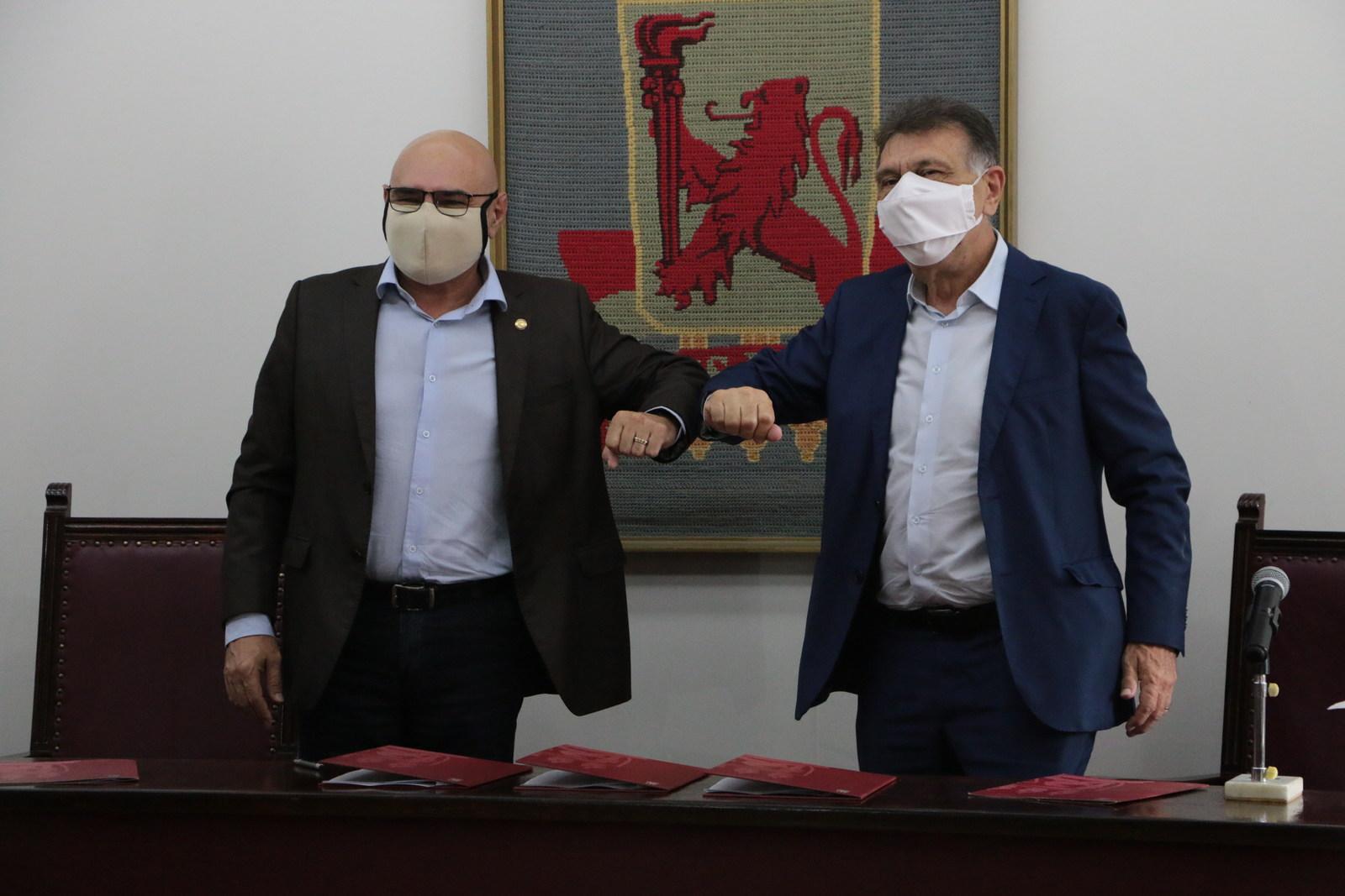 Leia mais sobre o artigo Amupe e autoridades de saúde municipais defendem ampliação da testagem para controle do coronavírus