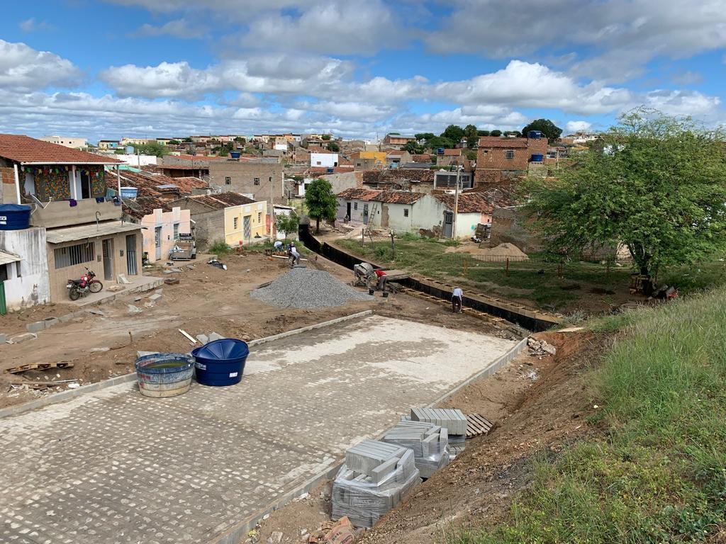 Leia mais sobre o artigo Prefeitura de Sertânia inicia obra de urbanização do largo Maria Francisca de Jesus
