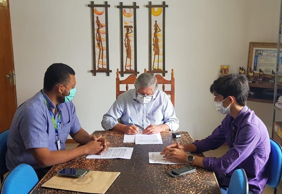 Leia mais sobre o artigo Prefeitura de Sertânia firma convênio com Compesa para construção de sistemas de abastecimento d’água