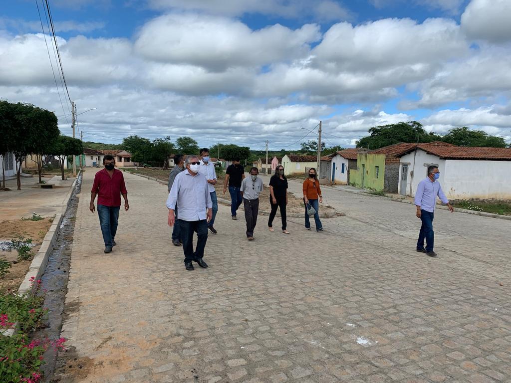 Leia mais sobre o artigo Distrito de Albuquerque Né e sítio Caroá recebem investimentos da prefeitura de Sertânia