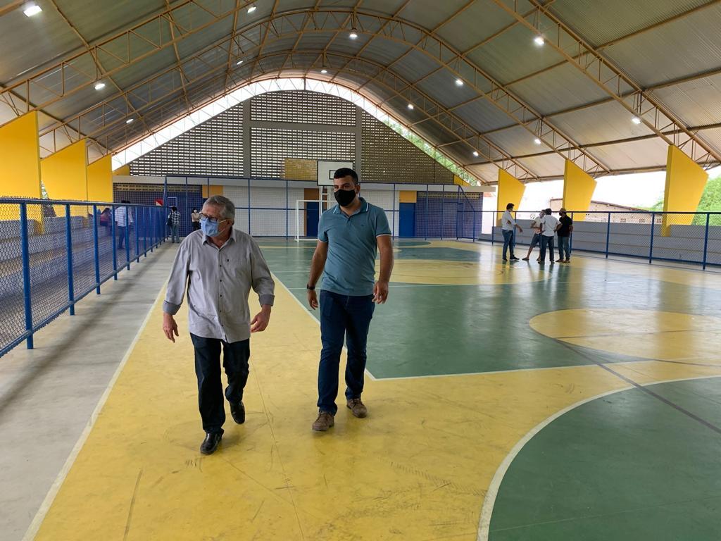 Leia mais sobre o artigo Prefeitura de Sertânia entrega pacote de obras para a população