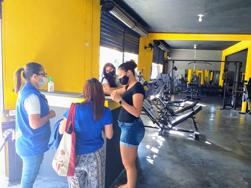 Leia mais sobre o artigo Prefeitura de Sertânia entrega protocolo de segurança para academias de ginástica, restaurantes e lanchonetes