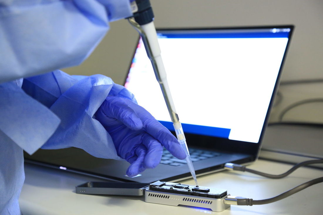 Leia mais sobre o artigo Cientistas em Hong Kong confirmam primeiro caso oficial de reinfecção pelo coronavírus