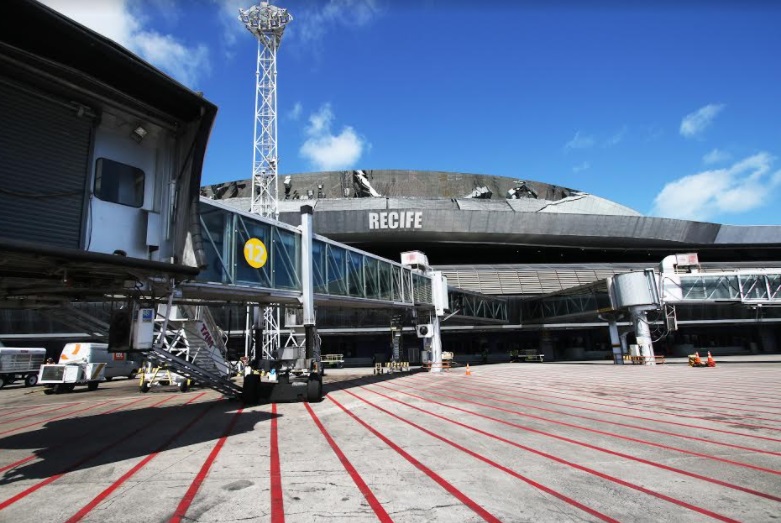 Leia mais sobre o artigo Governo de Pernambuco projeta aumento de 33% no número de pousos e decolagens diários no Aeroporto do Recife