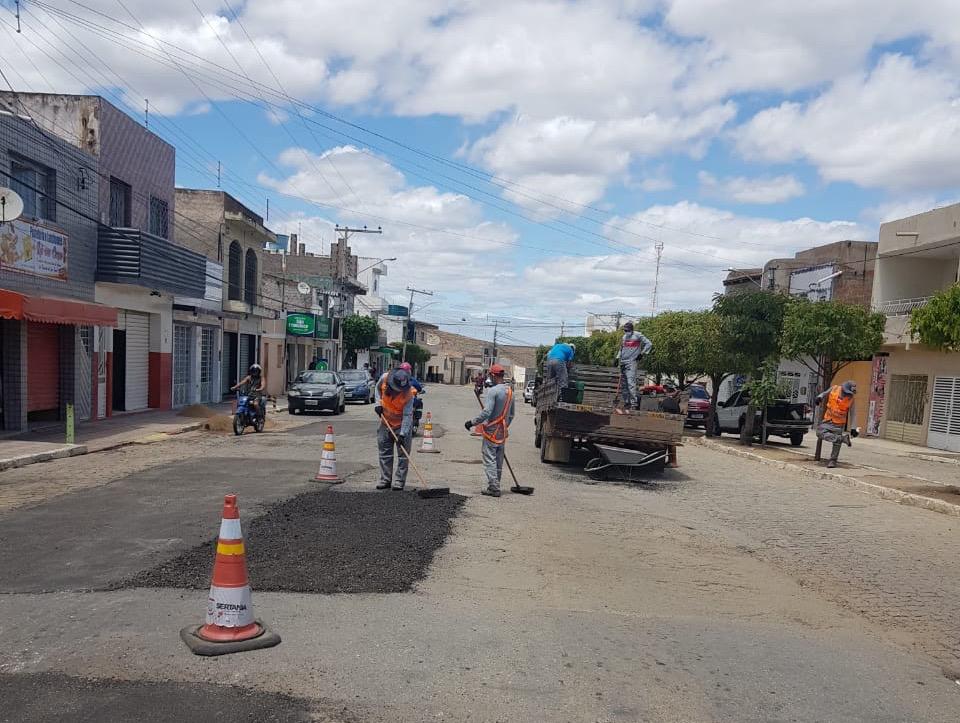 Leia mais sobre o artigo Usina de Asfalto começa a ser usada em Sertânia